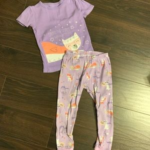 2 for $12 - bundle + save! Carters 2t pajamas